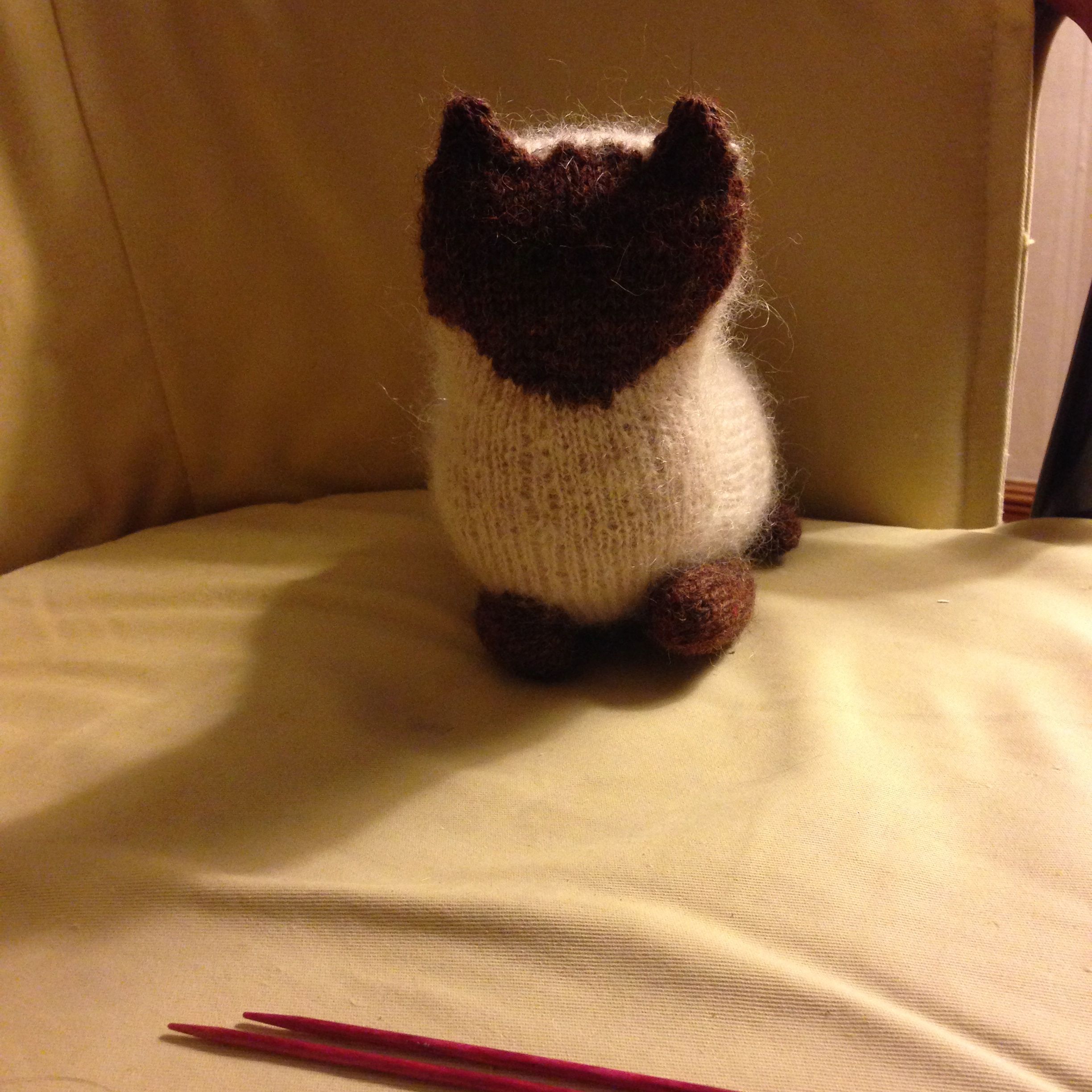 knit cat by Alanna Nelson